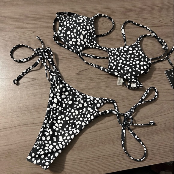 NEW Polka dot bikini 🖤 - Picture 2 of 2